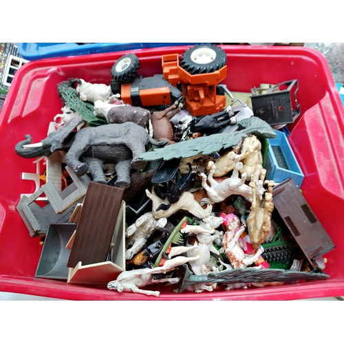 301 - Very large collection of vintage plastic toy farm animals & buildings. To include boxed Britains ani... 