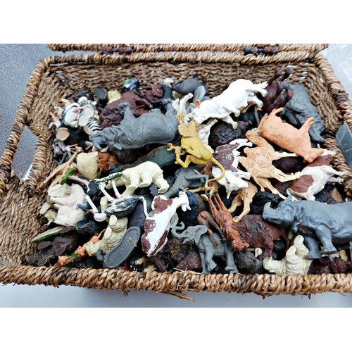 304 - Very large quantity of mixed farm & zoo animals & accessories. To include a large quantity of boxed ... 