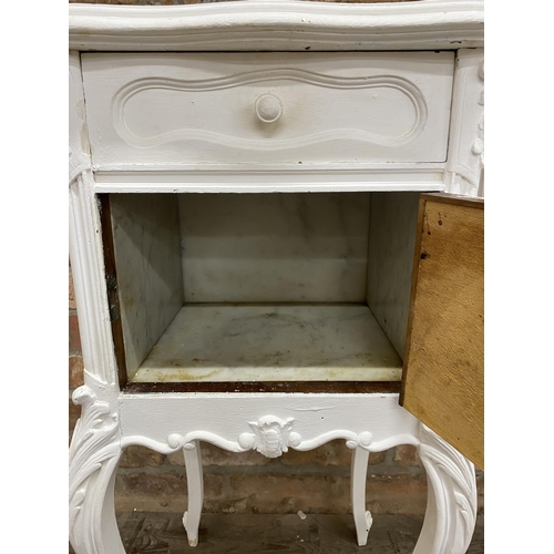 1260 - A pair of painted French marble top pot cupboards fitted with a single drawer, marble lined cupboard... 