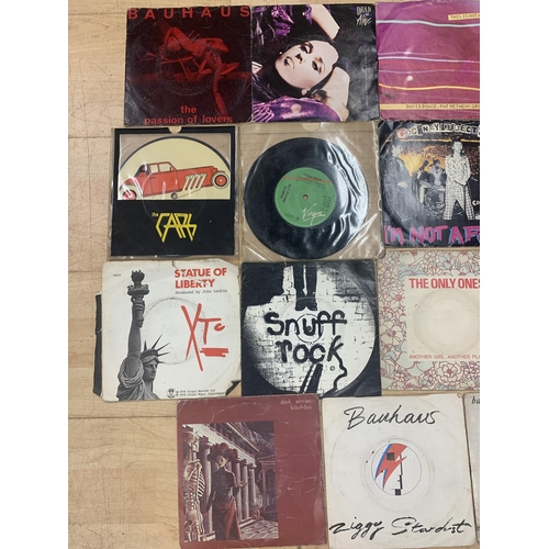 198 - Collection Of 45's Vinyl Records To Include The Only Ones, Ramones & Bauhaus (19)