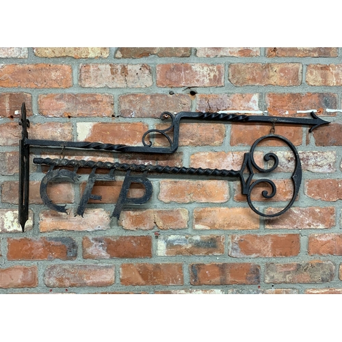 1035 - Good Victorian wrought iron hanging locksmiths sign, with barley twist bracket with hanging key with... 