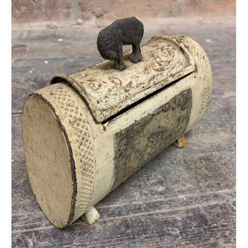 415 - Edwardian Huntley and Palmers elephant handbag biscuit tin, with chinoiseries decoration, 20cm long