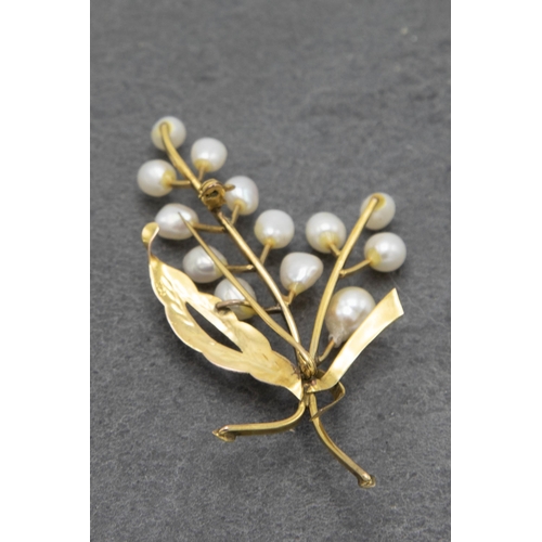 84 - 14ct freshwater pearl flower brooch, 8cm long, 8.4g