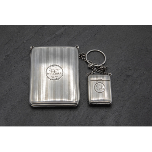 189 - Good quality early 20th century engines turned silver cigarette case and vesta on a chatelaine, make... 