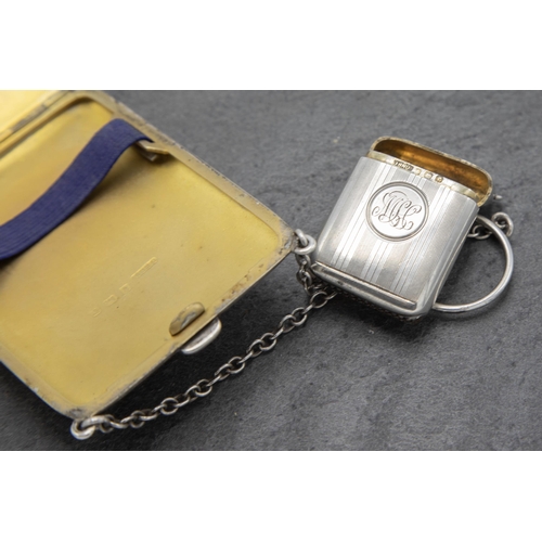 189 - Good quality early 20th century engines turned silver cigarette case and vesta on a chatelaine, make... 