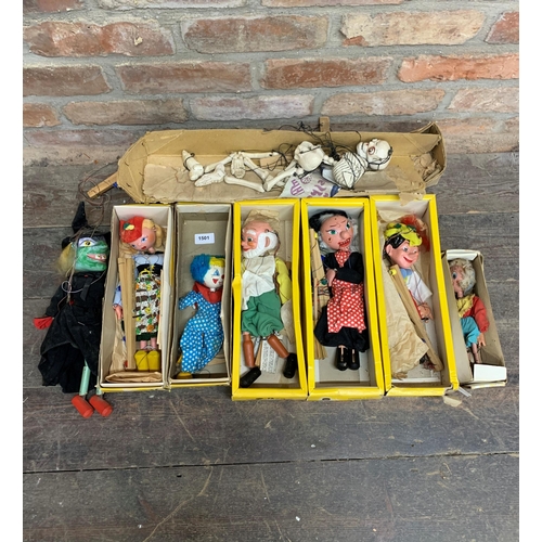 3641 - Quantity of vintage Pelham Puppets to include skeleton, Pinocchio, Geppetto, witch and clown etc (7)