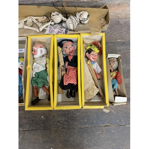 3641 - Quantity of vintage Pelham Puppets to include skeleton, Pinocchio, Geppetto, witch and clown etc (7)