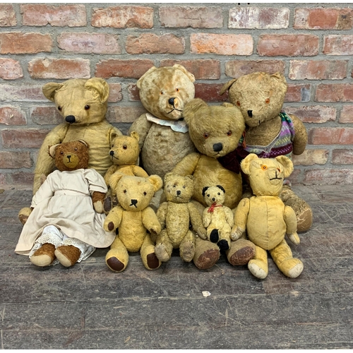 3646 - Quantity of antique and vintage mohair straw filled teddy bears, Largest 75cm, some AF (10)