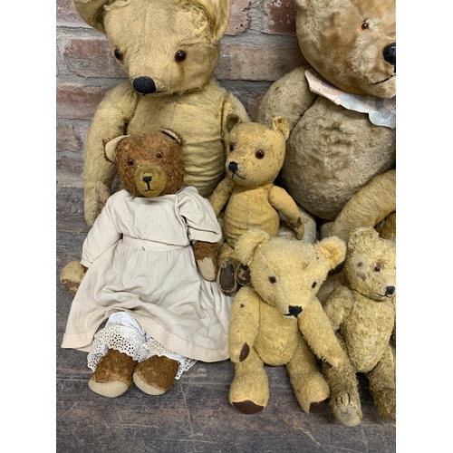 3646 - Quantity of antique and vintage mohair straw filled teddy bears, Largest 75cm, some AF (10)