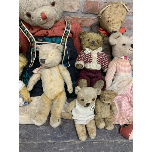 3648 - Quantity of antique and vintage mohair straw filled teddy bears, Largest 70cm, some AF (10)