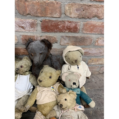 3651 - Quantity of antique and vintage mohair straw filled teddy bears, Largest 70cm, some AF (16)