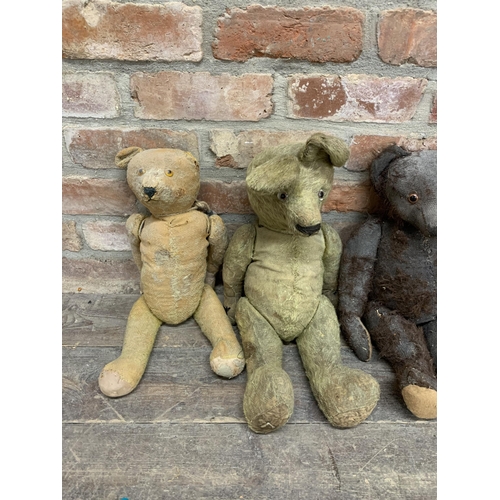 3651 - Quantity of antique and vintage mohair straw filled teddy bears, Largest 70cm, some AF (16)