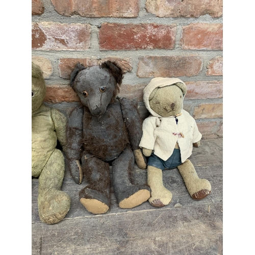 3651 - Quantity of antique and vintage mohair straw filled teddy bears, Largest 70cm, some AF (16)