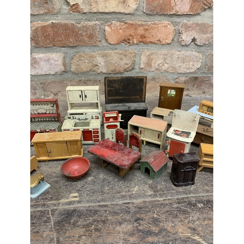 3656 - Assortment of vintage dollhouse furniture to include early enamel, tin plate and wooden pieces