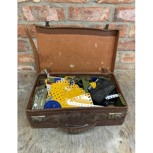 3664 - Vintage suitcase filled with Meccano with three instruction manuals for building a crane