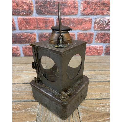 2361 - Welch patent LNER signal lamp inner by Signal Lamp Manufacturing & Railway,  H 26cm