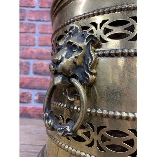 2224 - Large Victorian brass coal scuttle having pierced body and twin lion head handle finish, original li... 