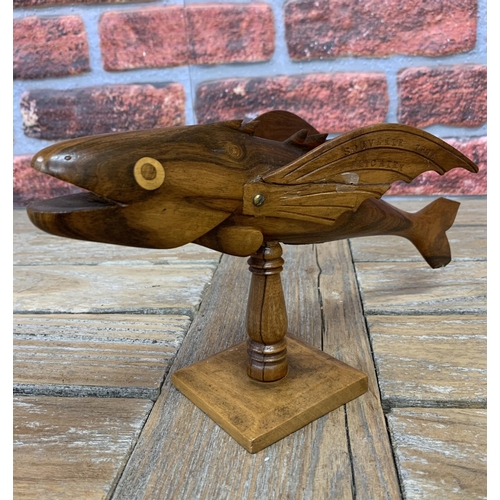 2172 - Folk Art flying fish carving from the Pitcairn Island, signed by artist Len Brown, H 16cm x L 32cm (... 