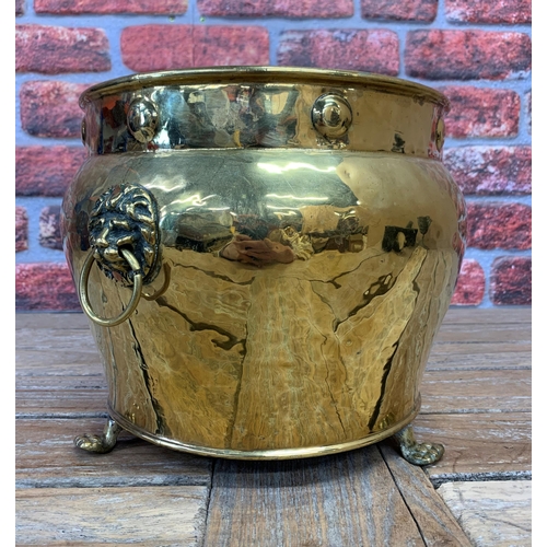 2240 - Large 19th Century Brass Planter Wine cooler, Lion mask ring handles sat upon claw feet, H 22cm W 28... 