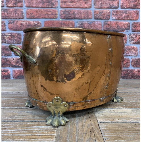 2248 - Antique large English polished copper Jardinière coal bucket on claw feet, W52cm x H29cm x D34cm