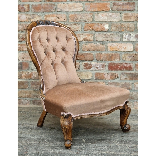 1322 - Victorian mahogany spoon back nursing chair with button back upholstery, H 84cm