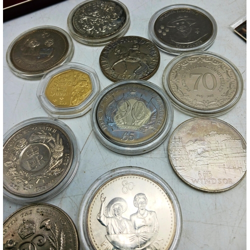 215 - Large collection of coins, mainly crowns, £5 and £2, to include a silver gilt 958 silver crown (a bo... 