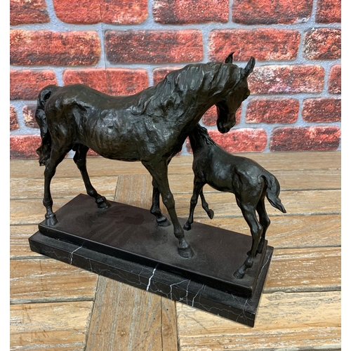 335 - Large bronze figure of horse and foal atop heavy marble base, W 40cm x H 34cm