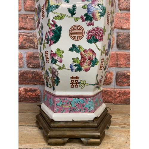 2117 - Chinese Oriental Porcelain hexagonal vase with Foo Dog handles, converted into a lamp, sat on a bras... 