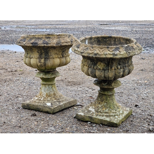 1081 - Pair of weathered reconstituted stone garden urns with lobed bowls, H 41cm x W 37cm (AF) (2)