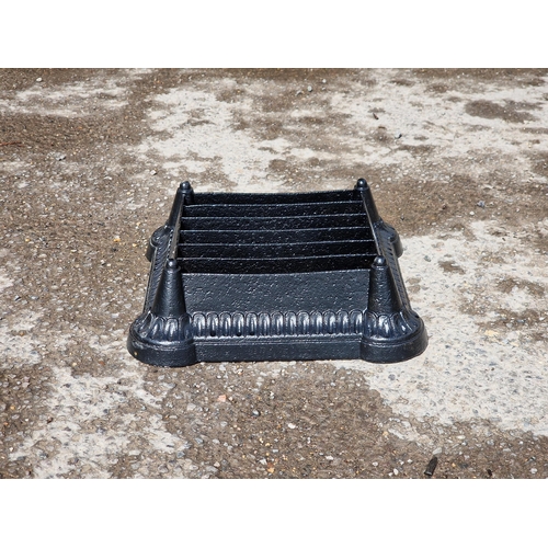 1095 - Painted cast iron boot scraper with darted border, H 9cm x W 30cm x D 30cm