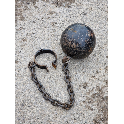 1104 - Painted metal ball and chain shackle