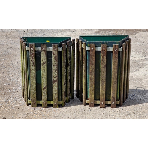 1139 - Pair of contemporary bins with wooden slatted frames and removeable metal inserts, H 51cm x W 40cm (... 