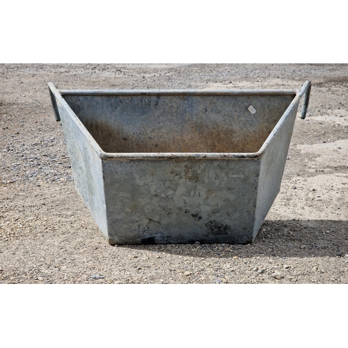 1140 - Vintage galvanised steel hay feeder / planter, H 30cm x W 65cm