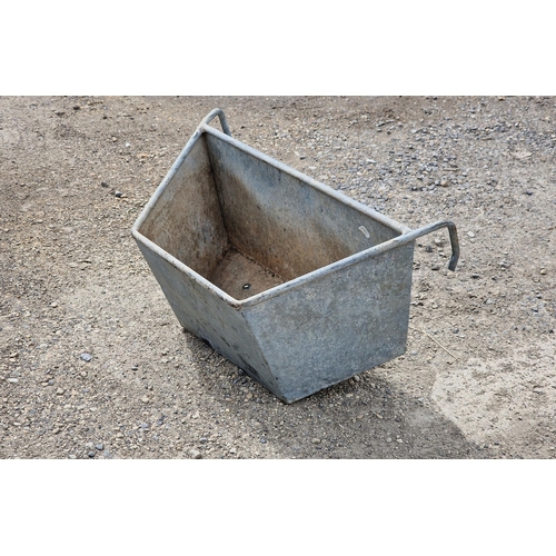 1140 - Vintage galvanised steel hay feeder / planter, H 30cm x W 65cm