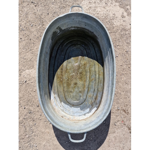 1144 - Vintage galvanised steel wash tub with twin carry handles, H 30cm x W 91cm, together with a shallow ... 