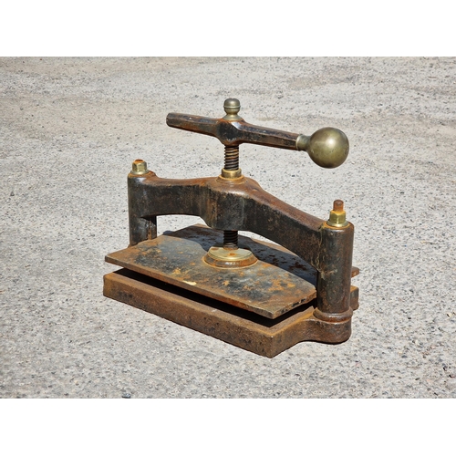 1164 - Antique cast iron book press with brass handle and mounts, H 40cm x W 60cm