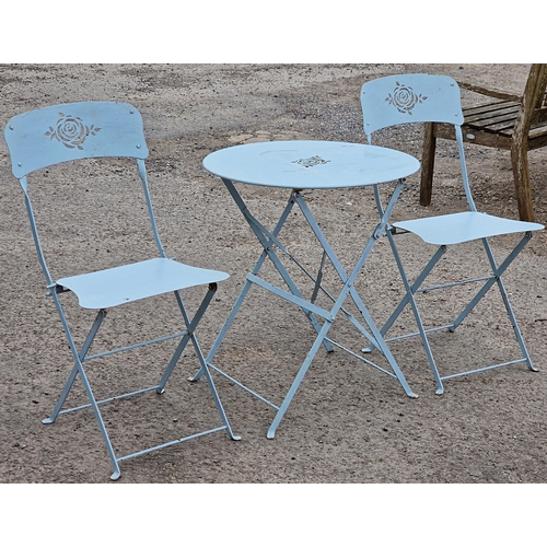 1190 - Painted folding metal three piece bistro set with pierced floral detail, H 68cm x W 59cm (table), H ... 