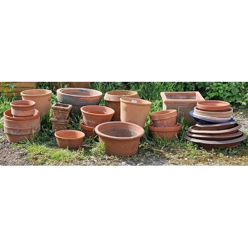 1219 - Collection of assorted terracotta flower pots of various designs and sizes