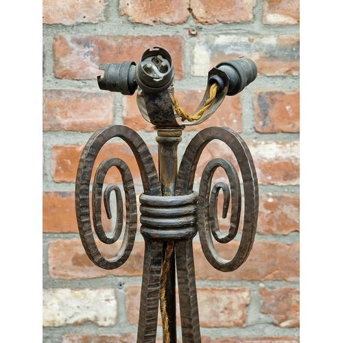 2367 - Good quality French Art Deco wrought iron standard lamp, H 164cm