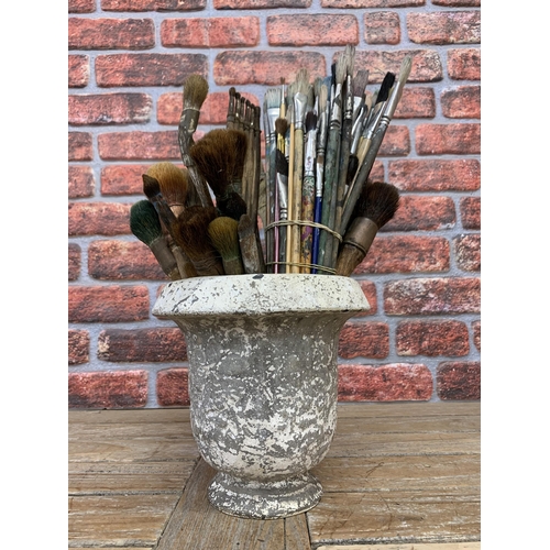 2322 - Large collection of vintage artists paint brushes