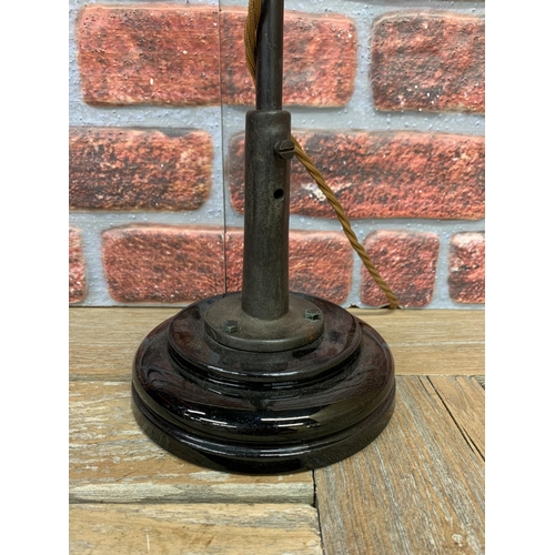 2360 - 1930's Singer SLF-2 machinist lamp with Bakelite shade mounted on ceramic base, H 45cm