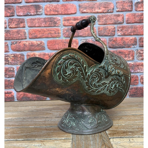 2217 - Victorian copper coal bucket with acanthus leaf and floral design, to include original liner and coa... 