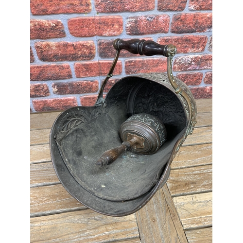 2217 - Victorian copper coal bucket with acanthus leaf and floral design, to include original liner and coa... 