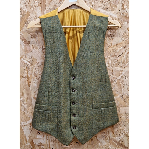 297 - Vintage Woodcock and Snipe tweed hunting jacket and waistcoat, size M