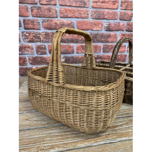 2339 - Vintage wicker wine carrier for 6 bottles with handle, and wicker picnic basket (2)