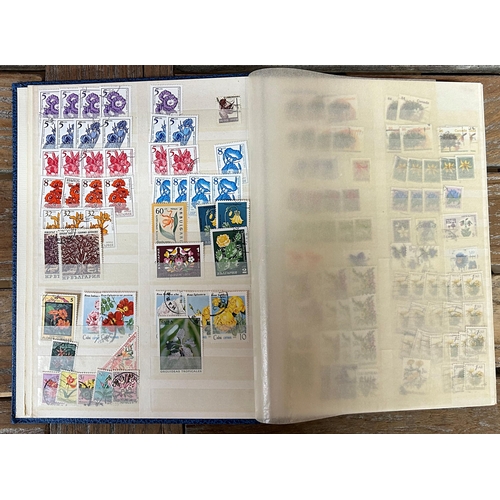 2552 - Large book of thematic World stamps - flowers, nature, sports etc