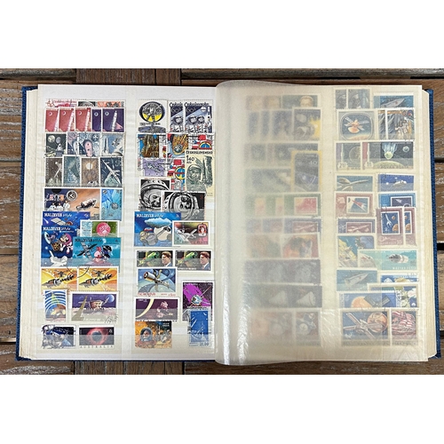 2552 - Large book of thematic World stamps - flowers, nature, sports etc