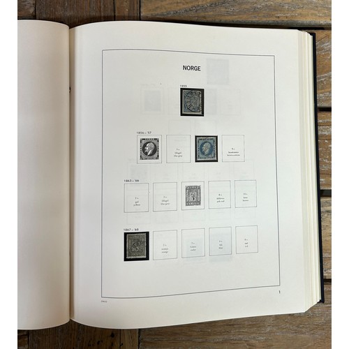 2558 - Collection of part complete Davo stamp albums by Stanley Gibbons - Great Britain (to include an earl... 