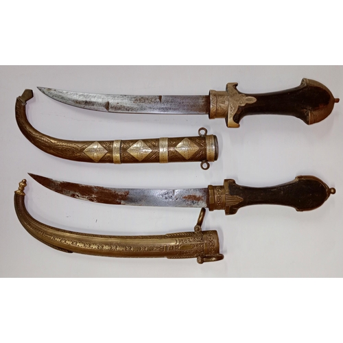 2463 - Matched Pair of 19th Century style Moroccan style Jambiya daggers L40cm