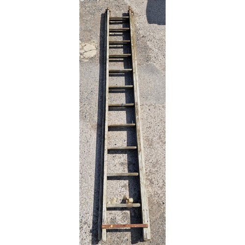 1284 - Vintage wooden extendable ladder